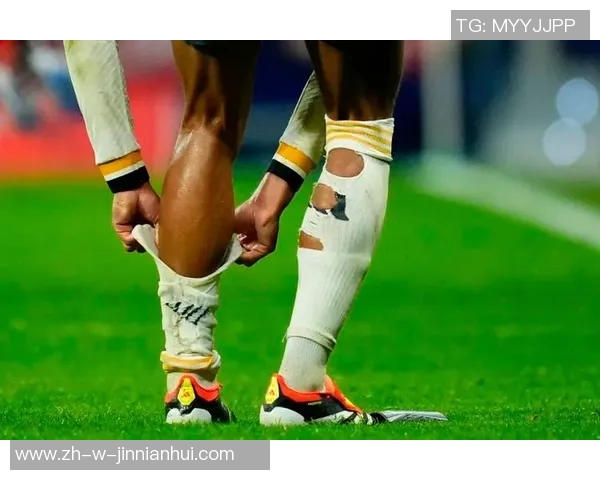 球星穿袜子足球:从球场到时尚潮流的跨界影响力分析 球星穿袜子足球:从球场到时尚潮流的跨界影响力分析